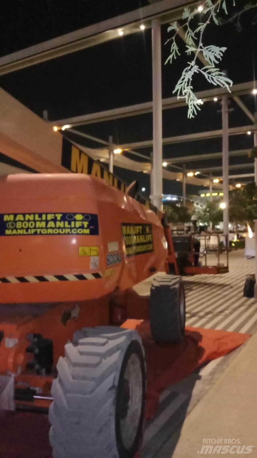 JLG 800AJ 관절형 전동이동 리프트