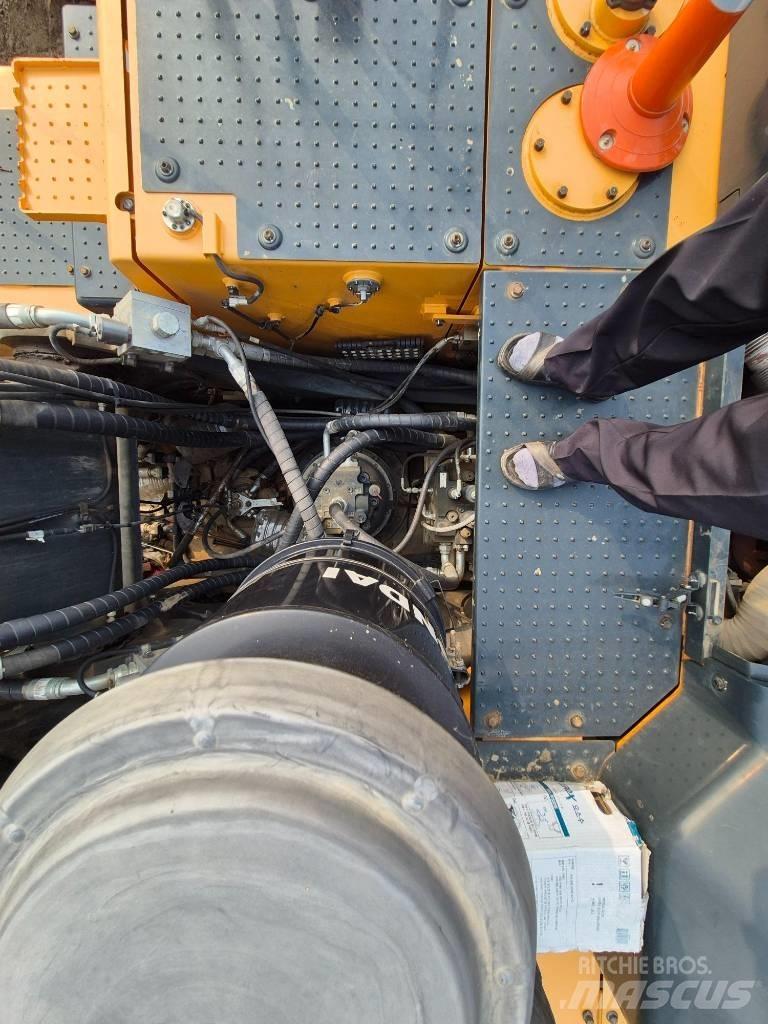 Hyundai HX320A 대형 굴삭기 29톤 이상