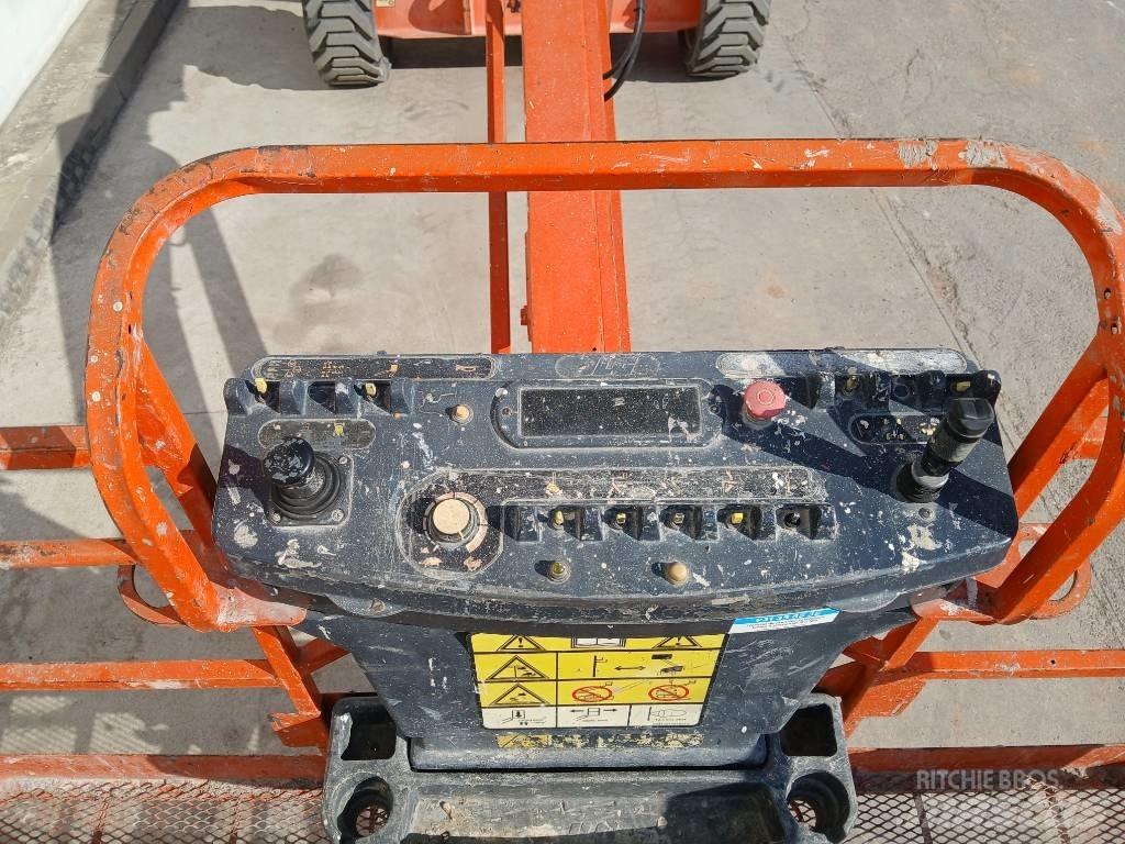 JLG 600 AJ 관절형 전동이동 리프트