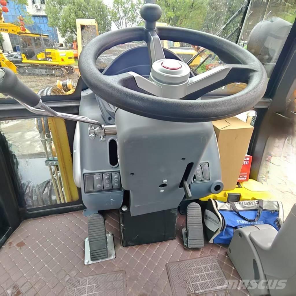 CAT 305.5 E 소형 굴삭기 7톤 미만