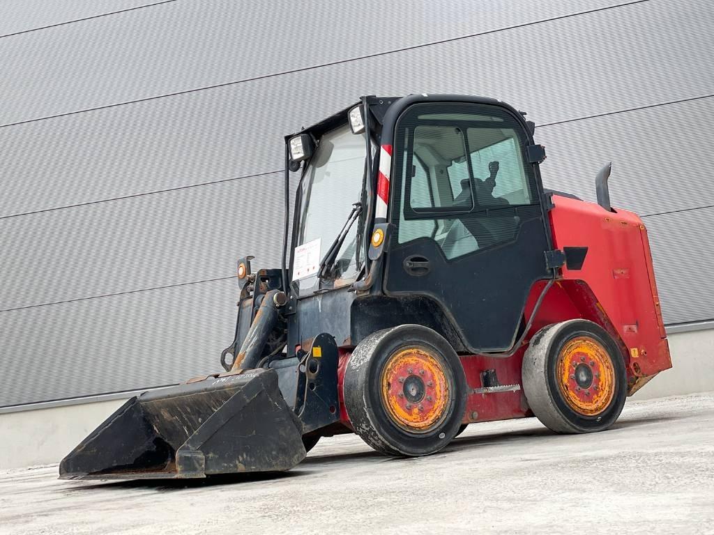 JCB R260  스키드로더