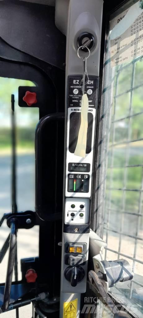 New Holland L218  스키드로더
