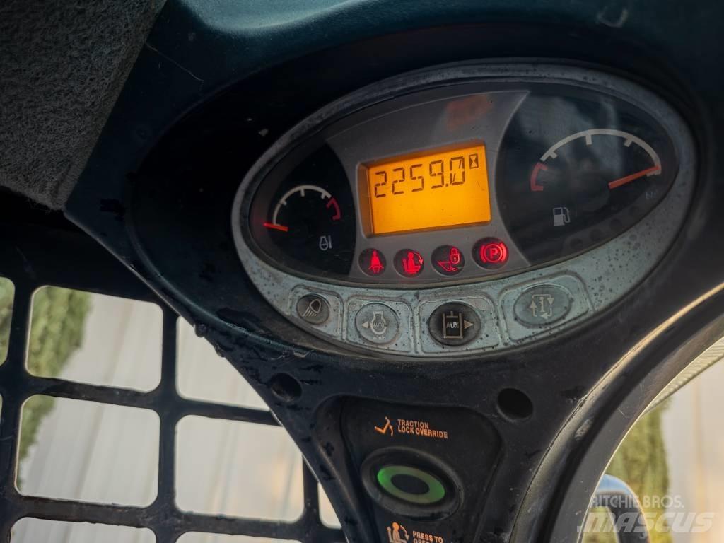 Bobcat T 650  스키드로더