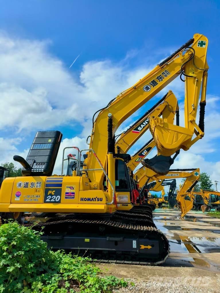 Komatsu PC 220-8 대형 굴삭기 29톤 이상