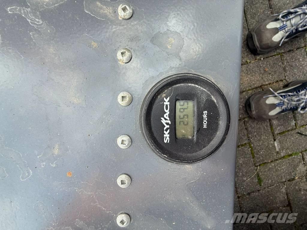 SkyJack SJ 3219 가위형 리프트