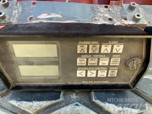 Hesston 4900 각형 곤포기