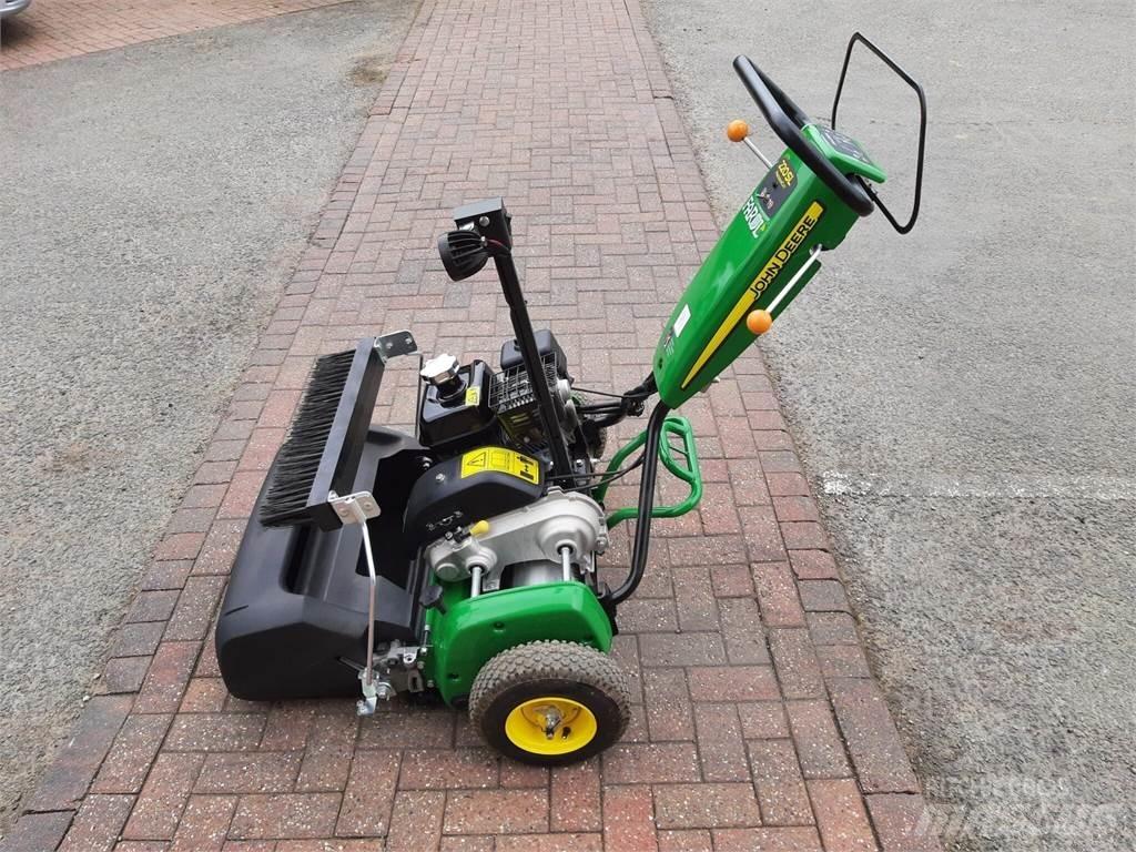 John Deere 220SL 밀면서 전진하는 잔디깎기