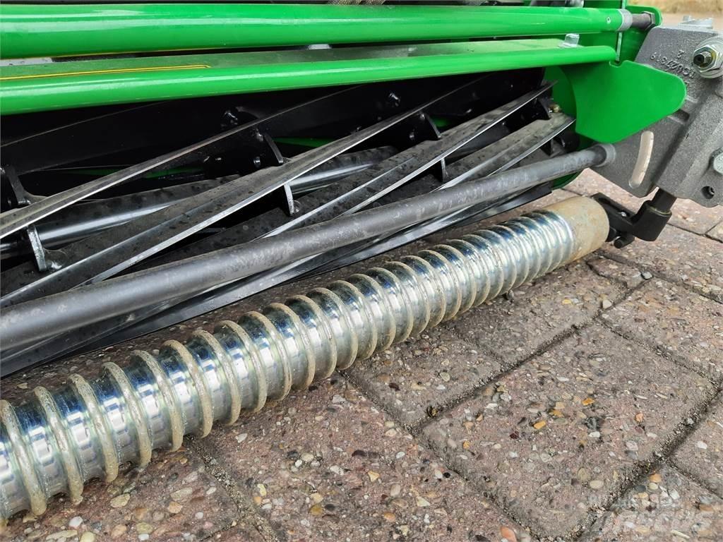 John Deere 220SL 밀면서 전진하는 잔디깎기