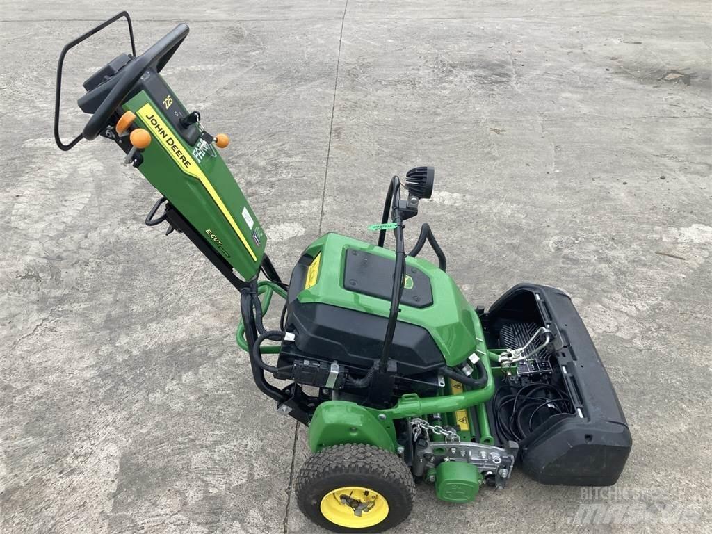John Deere 225 E-cut 밀면서 전진하는 잔디깎기