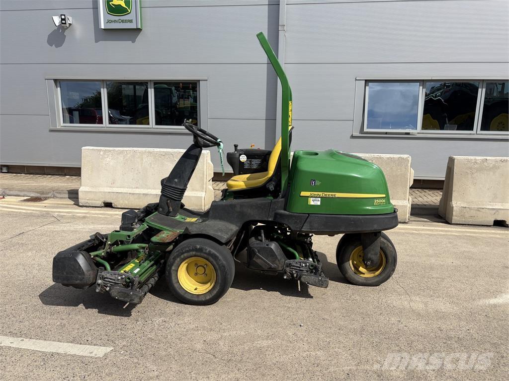 John Deere 2500E 밀면서 전진하는 잔디깎기