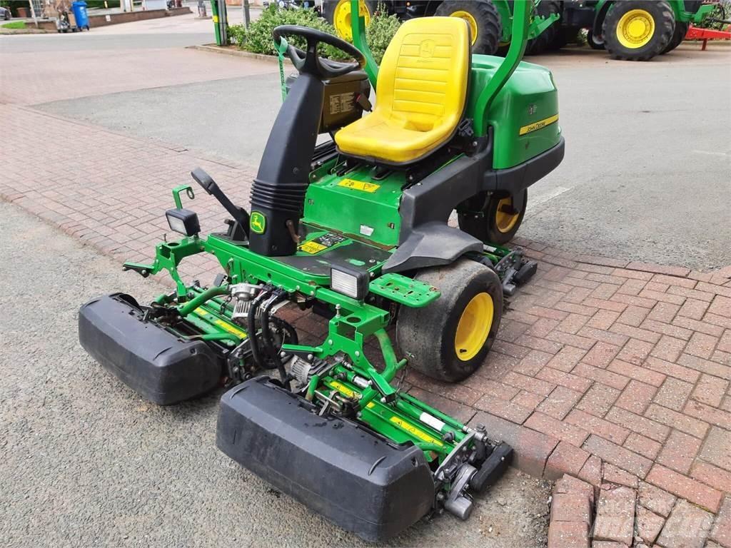 John Deere 2500EH 밀면서 전진하는 잔디깎기