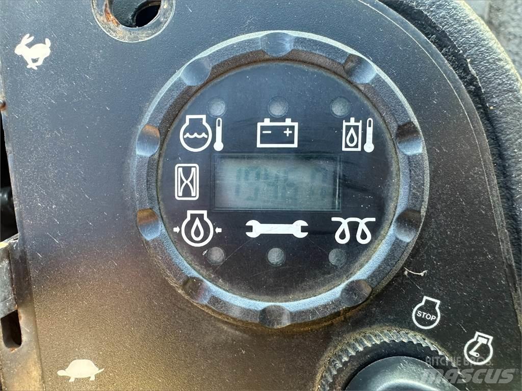 John Deere 2500EH 밀면서 전진하는 잔디깎기
