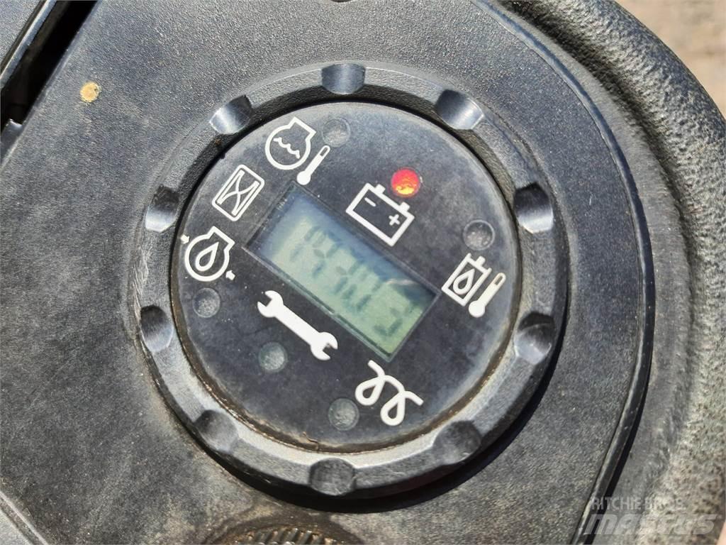 John Deere 2500EH 밀면서 전진하는 잔디깎기