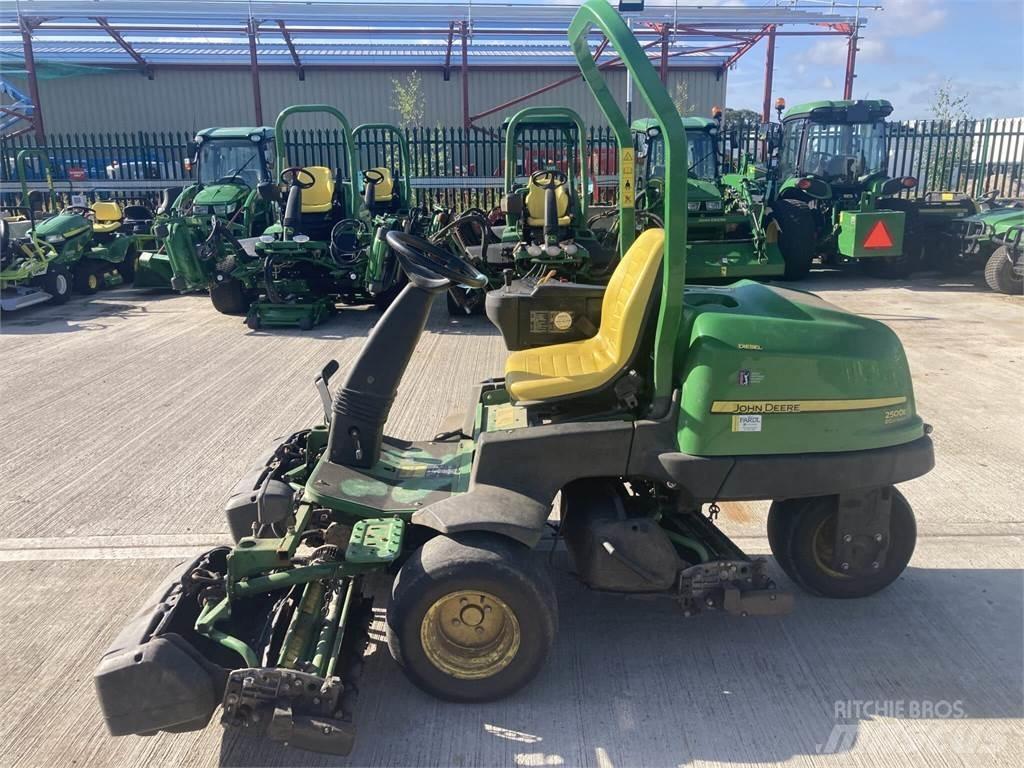 John Deere 2500EH 밀면서 전진하는 잔디깎기