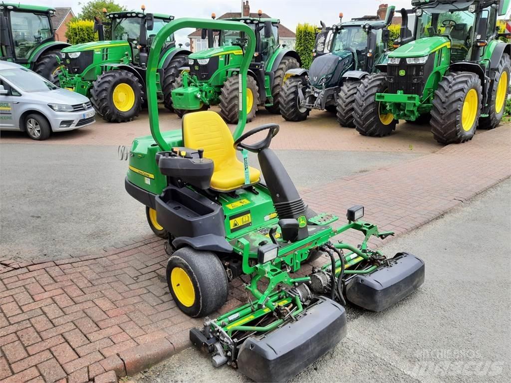 John Deere 2500EH 밀면서 전진하는 잔디깎기