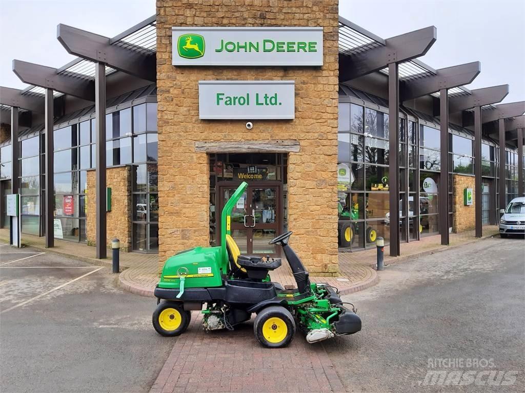 John Deere 2500EH 밀면서 전진하는 잔디깎기