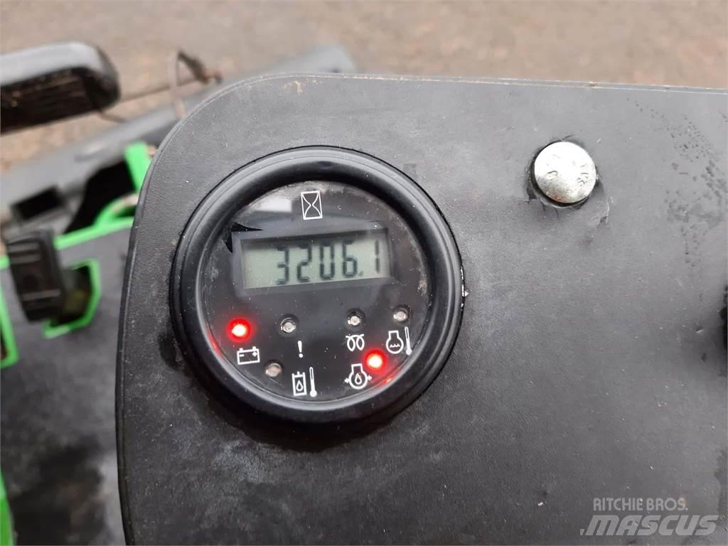 John Deere 2500EH 밀면서 전진하는 잔디깎기
