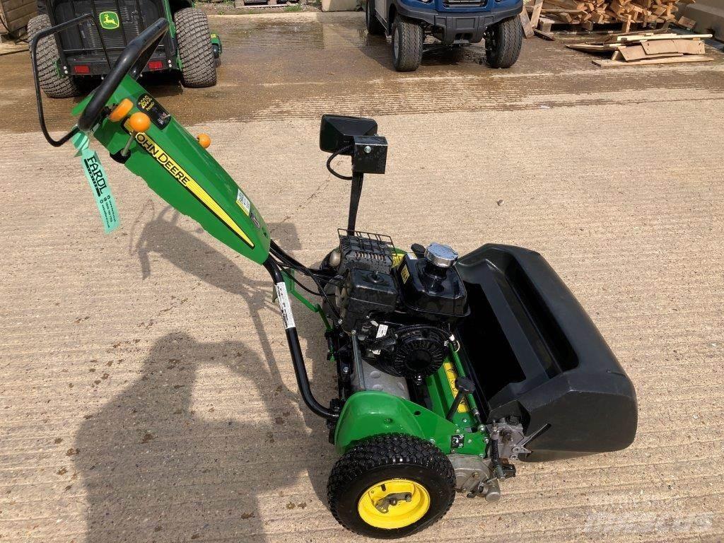 John Deere 260SL 밀면서 전진하는 잔디깎기
