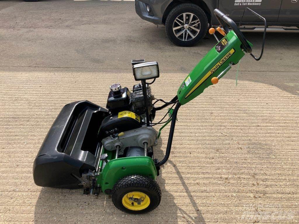 John Deere 260SL 밀면서 전진하는 잔디깎기