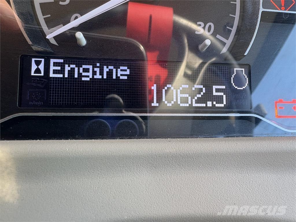 John Deere 4066R 소형 트랙터