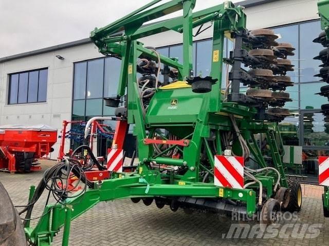 John Deere 750A 드릴