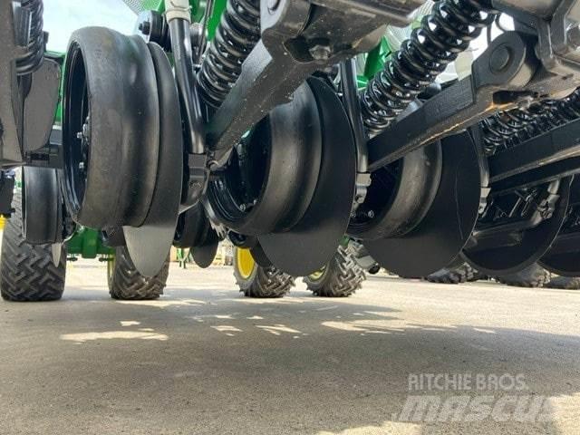 John Deere 750A 드릴