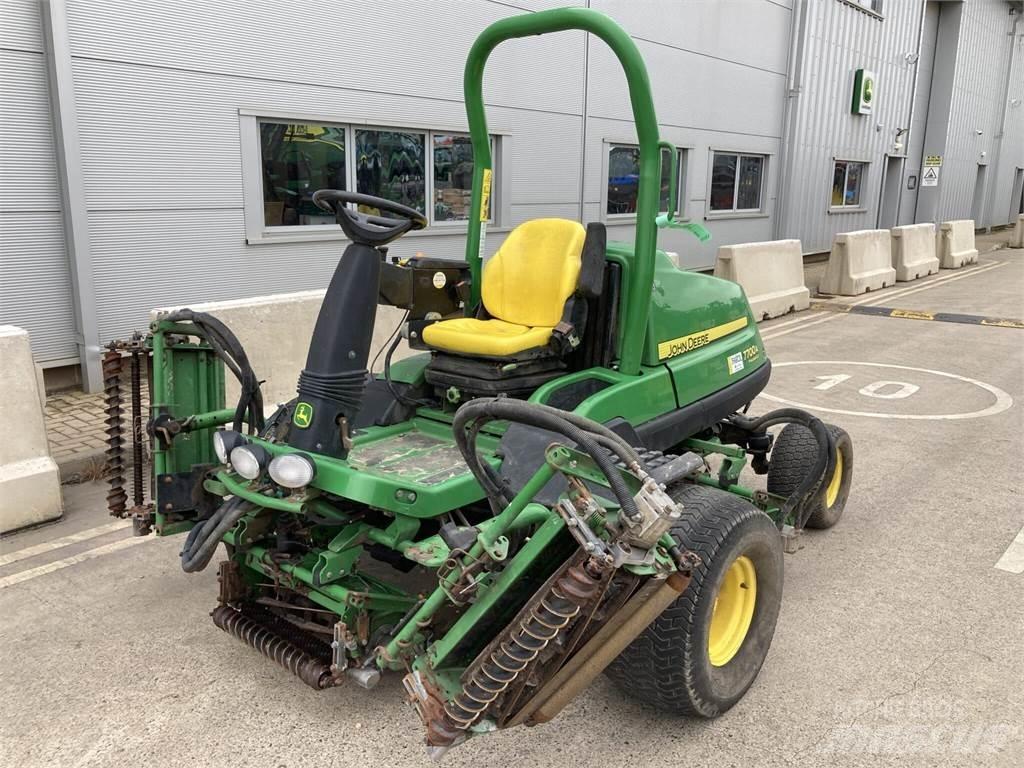 John Deere 7700A 밀면서 전진하는 잔디깎기