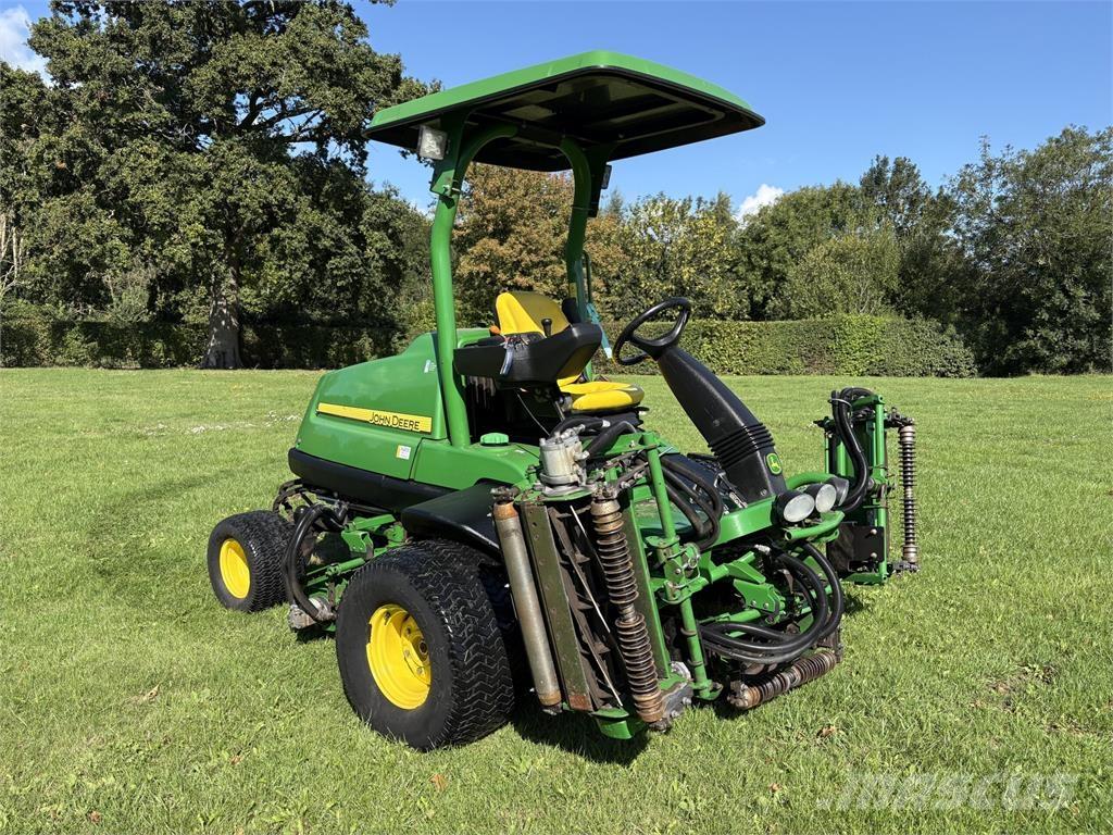 John Deere 7700A 밀면서 전진하는 잔디깎기