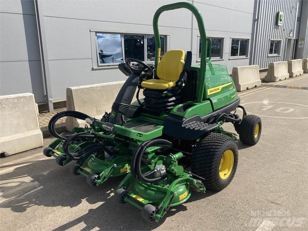 John Deere 8800A 밀면서 전진하는 잔디깎기