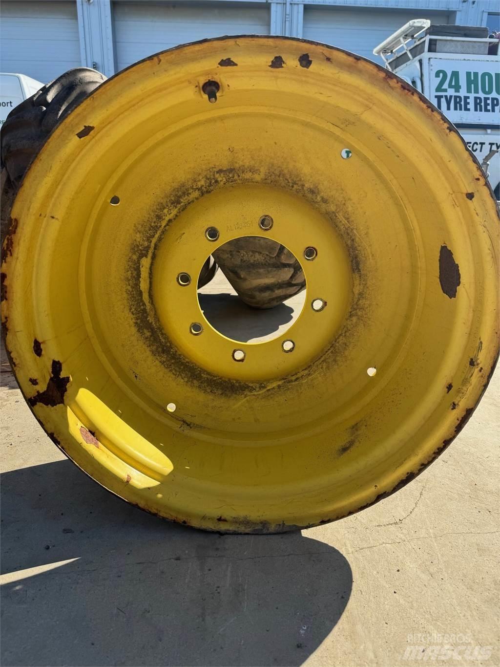 John Deere Example 타이어, 휠 및 림