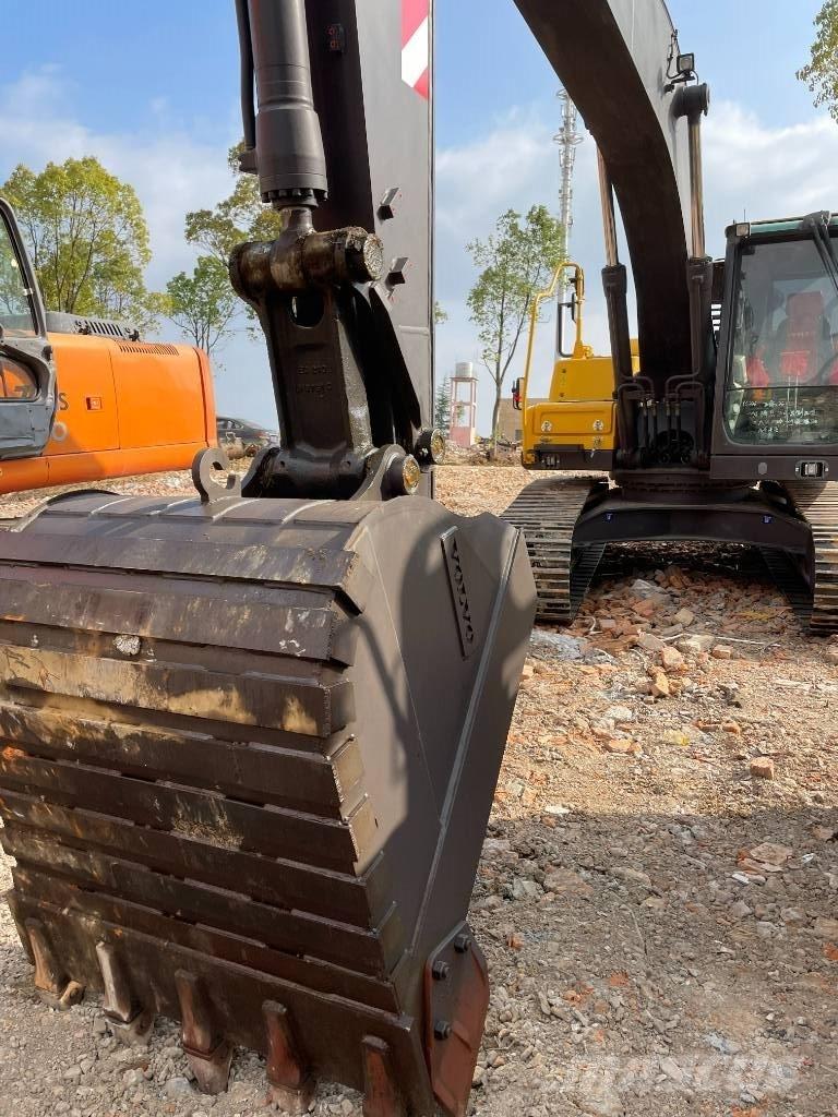Volvo 220D 대형 굴삭기 29톤 이상