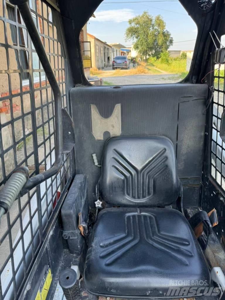 Bobcat S 70  스키드로더