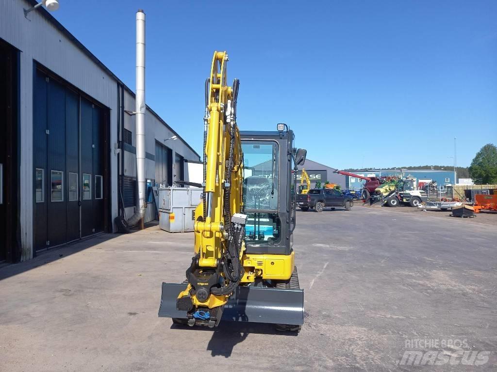 Komatsu PC26MR-5 소형 굴삭기 7톤 미만