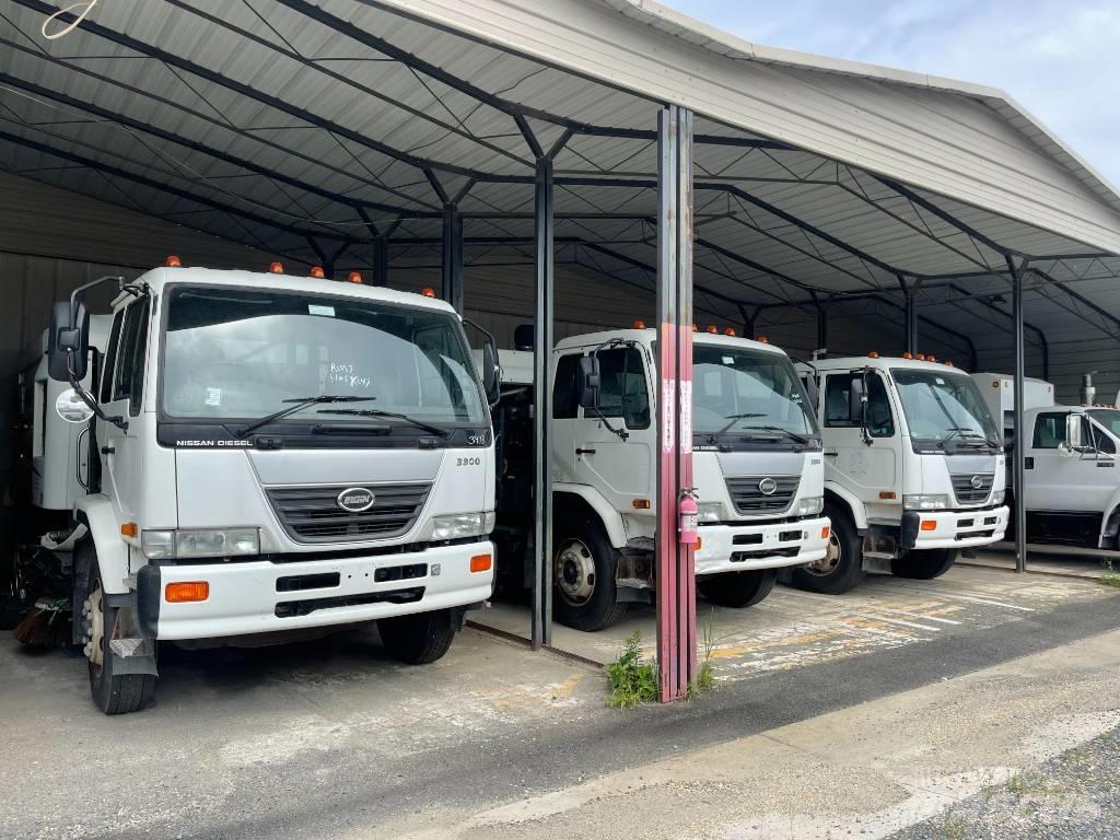 UD 3300 청소 트럭