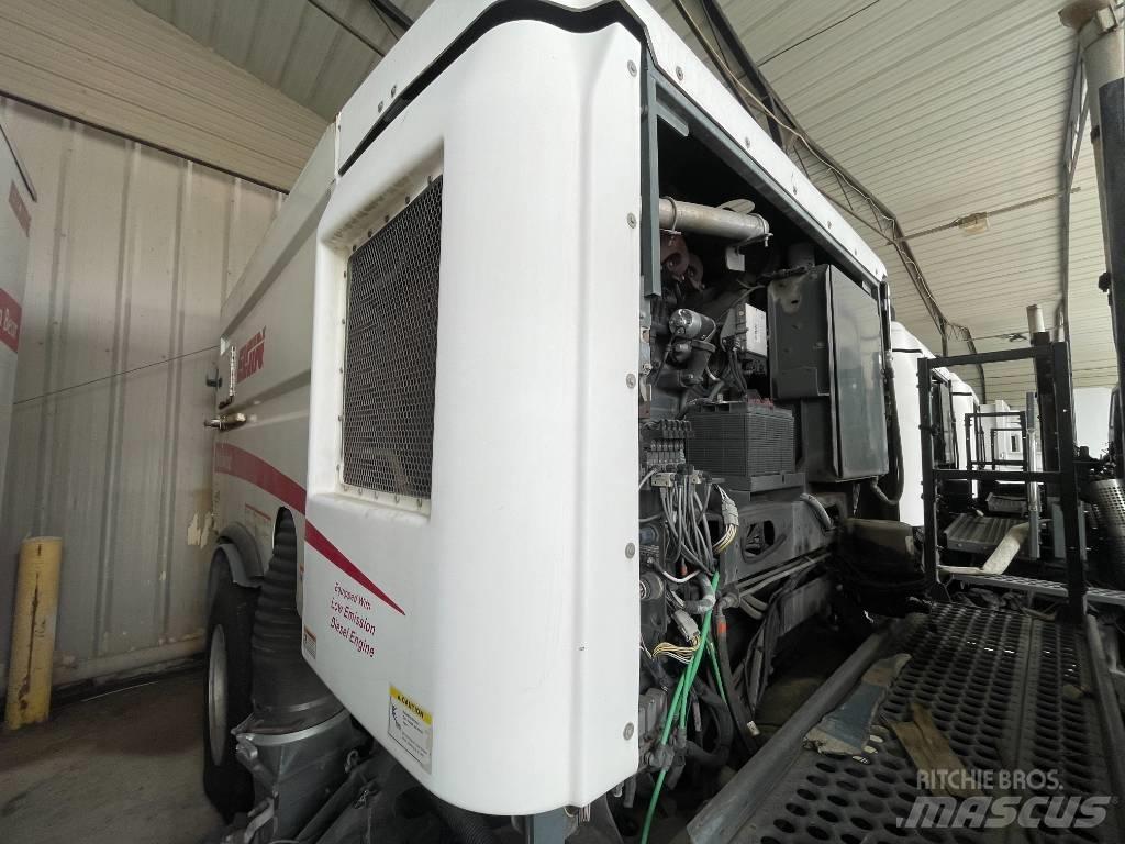UD 3300 청소 트럭