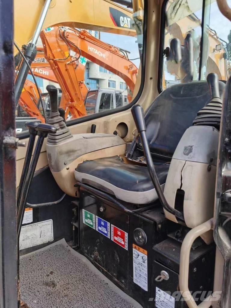 CAT 303 CR 소형 굴삭기 7톤 미만
