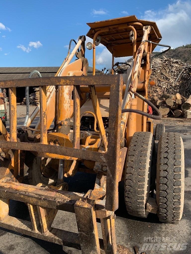 Komatsu SD25-1 리치 트럭