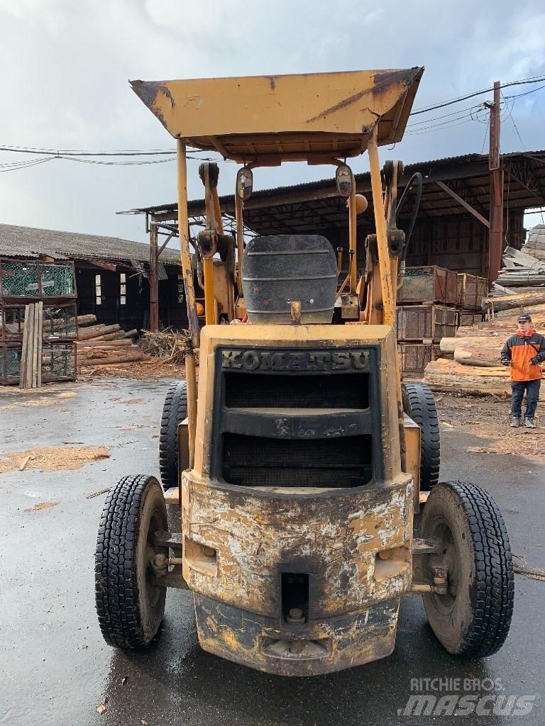Komatsu SD25-1 리치 트럭