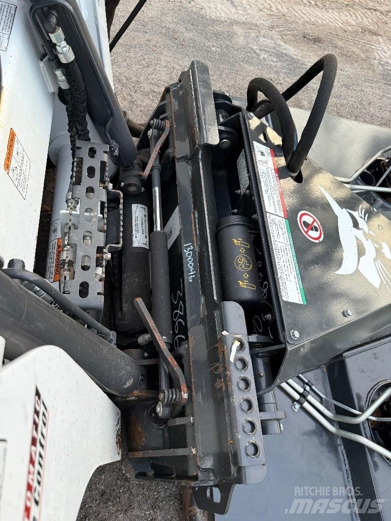 Bobcat T 770  스키드로더