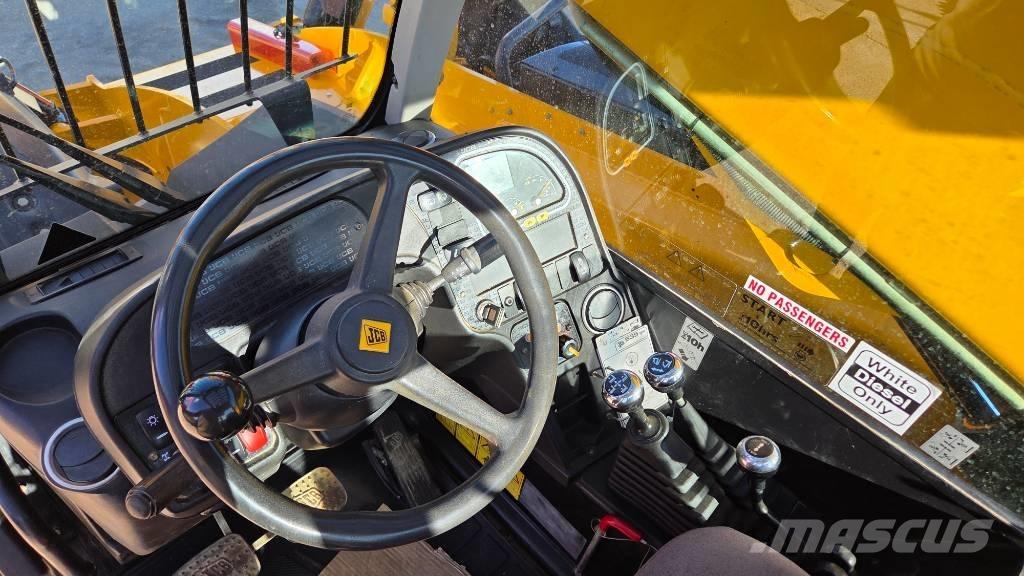 JCB 535-125 텔러 핸들러