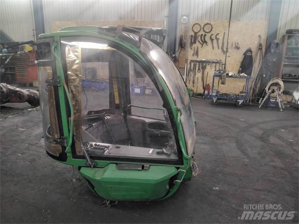 John Deere 1270E 캐빈 및 인테리어