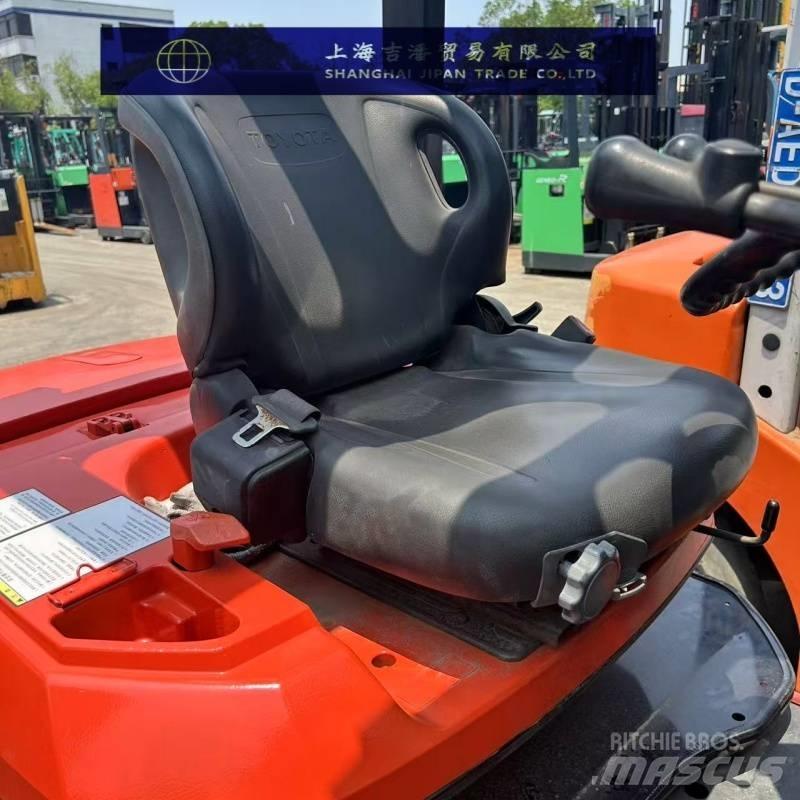Toyota 15 전동 지게차
