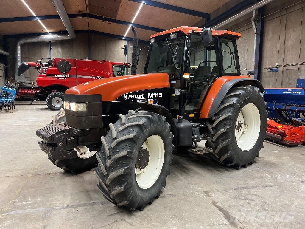 New Holland M 115 트랙터