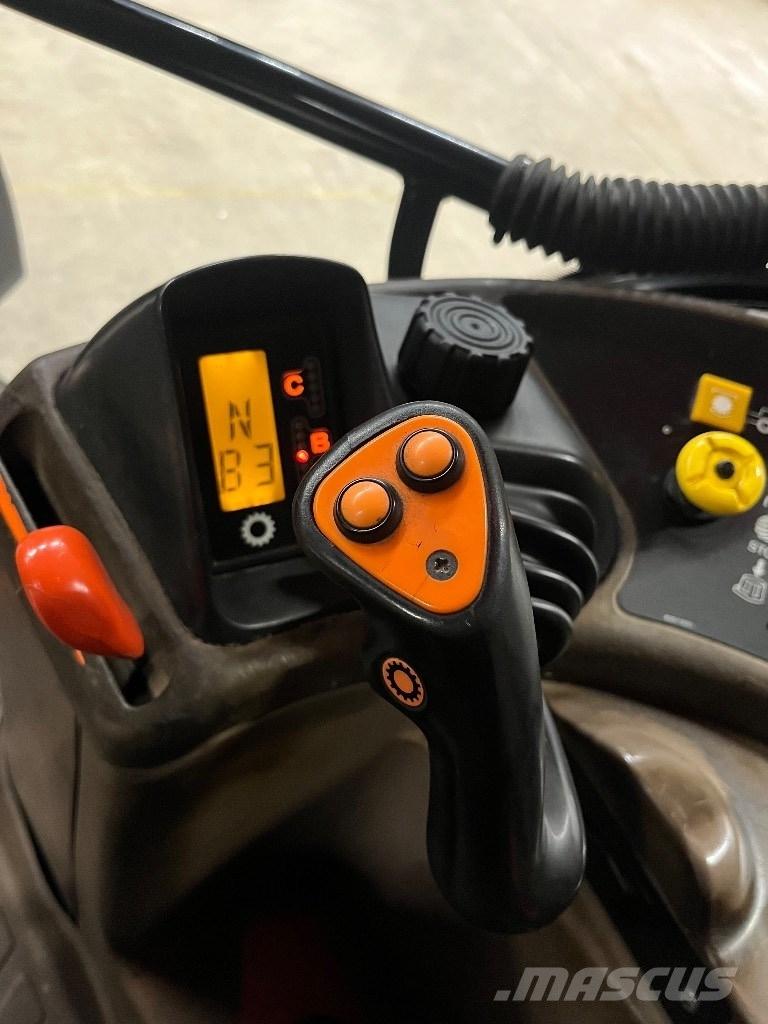 New Holland M 115 트랙터