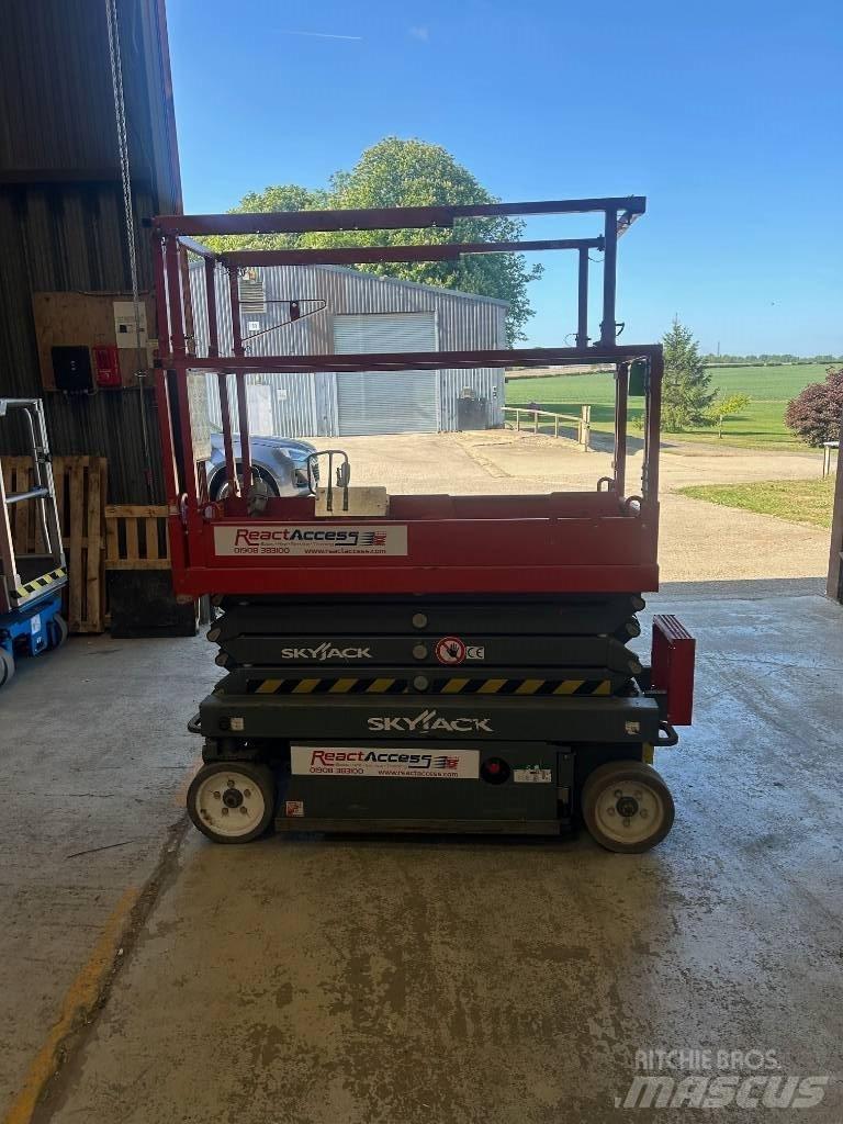 SkyJack SJ3219 가위형 리프트