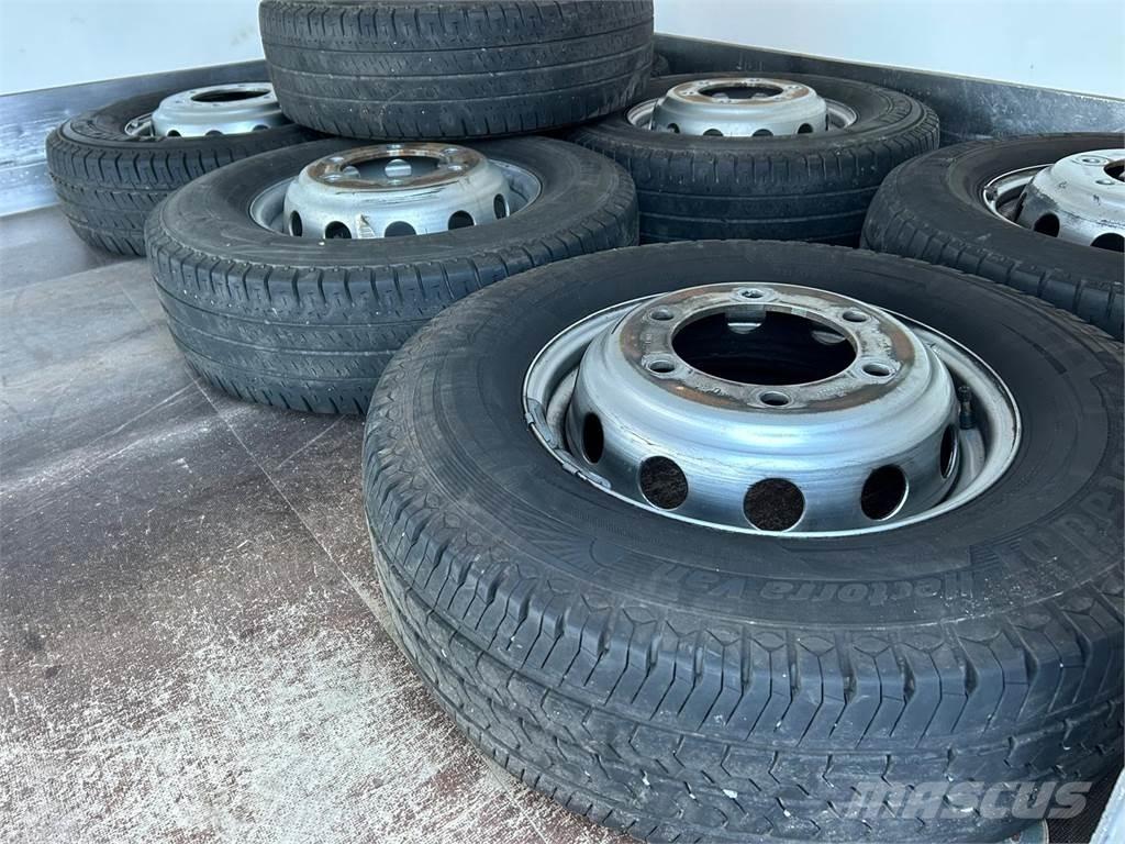 Iveco Daily 패널 화물차