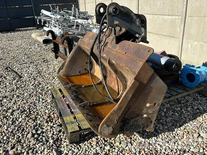 Komatsu PW160-7EO 백호