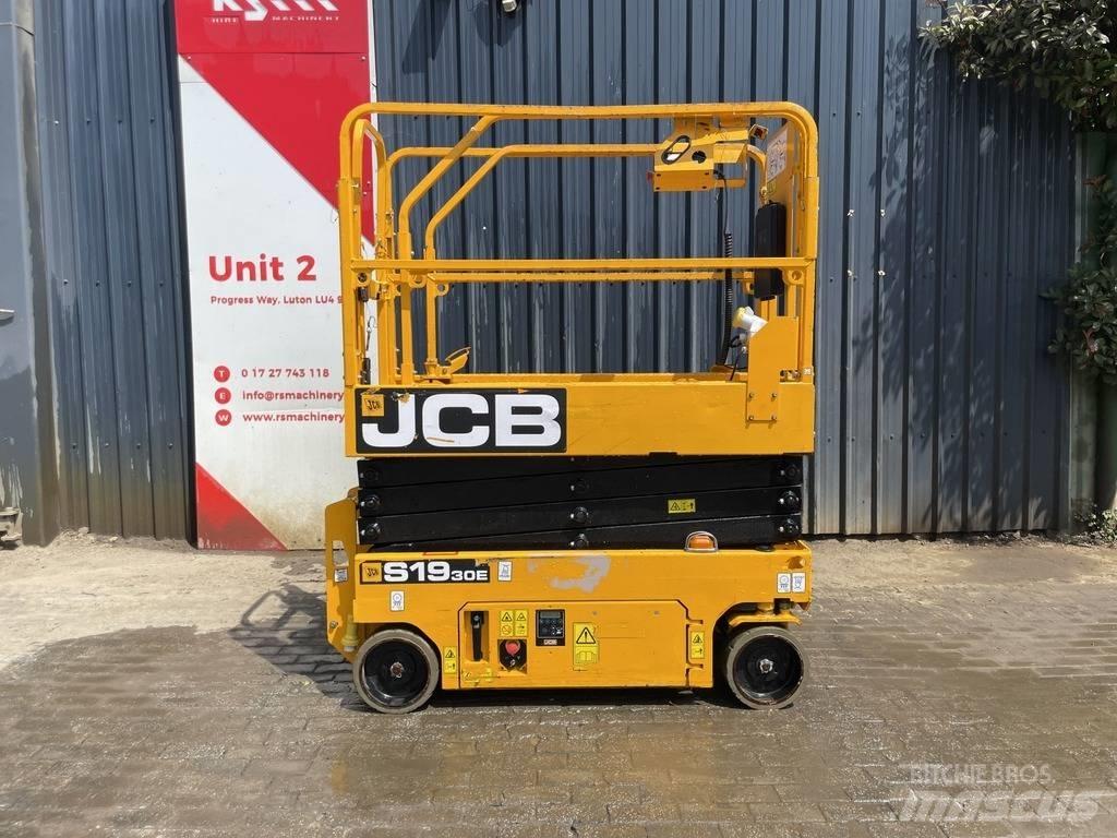 JCB S 1930 E 가위형 리프트