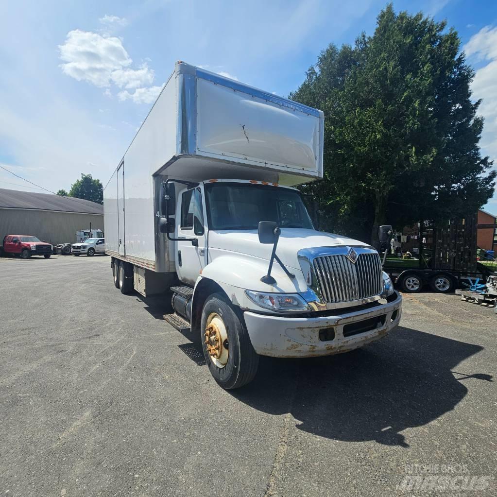 International 4400 탑차 트럭