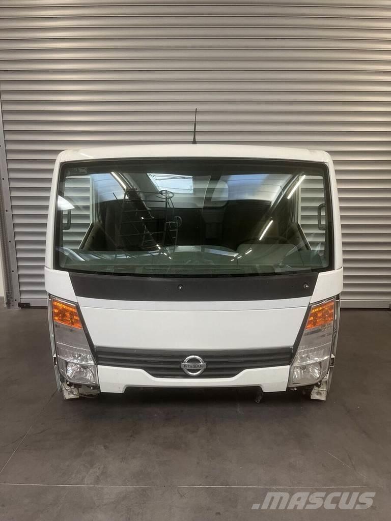 Nissan Cabstar 캐빈 및 인테리어